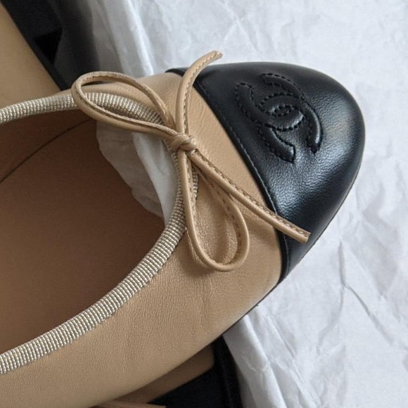 CHANEL Ballerinas in leather - Picture 8 of 12